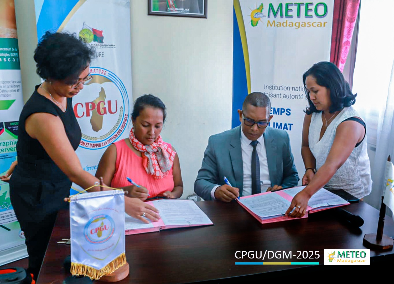 Signature de protocole de collaboration CPGU - DGM | 13 Mars 2025 Signature de protocole de collaboration CPGU - DGM | 13 Mars 2025