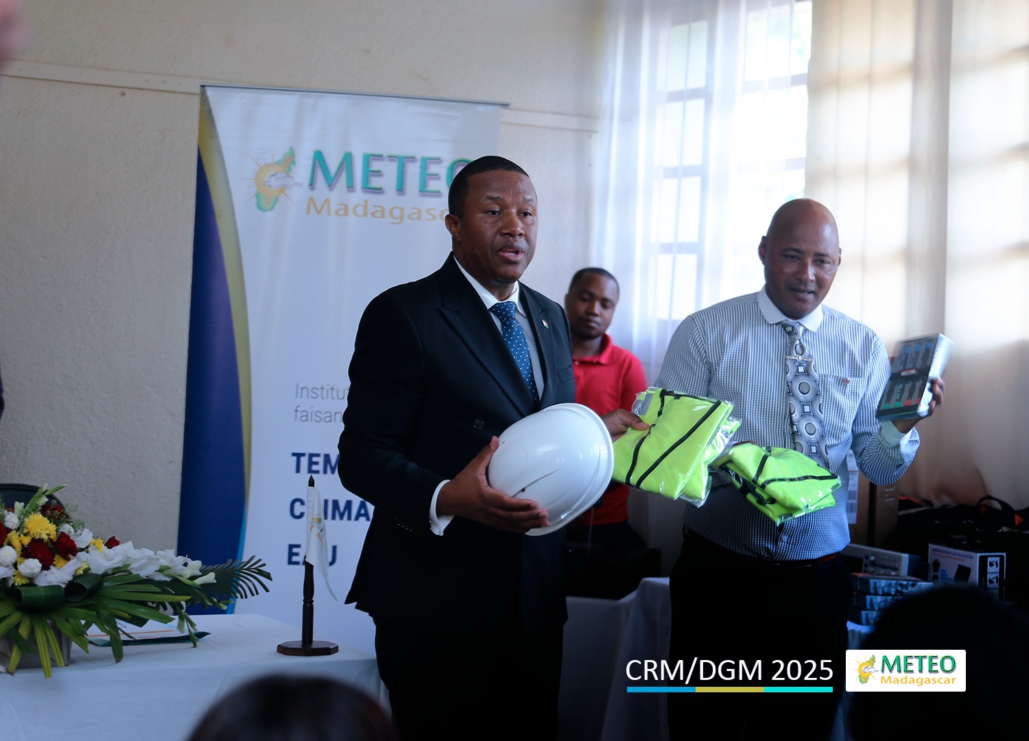 Cérémonie de remise de matériels à la Direction Générale de la Météorologie | Jeudi 13 Mars 205 Cérémonie de remise de matériels à la Direction Générale de la Météorologie | Jeudi 13 Mars 205