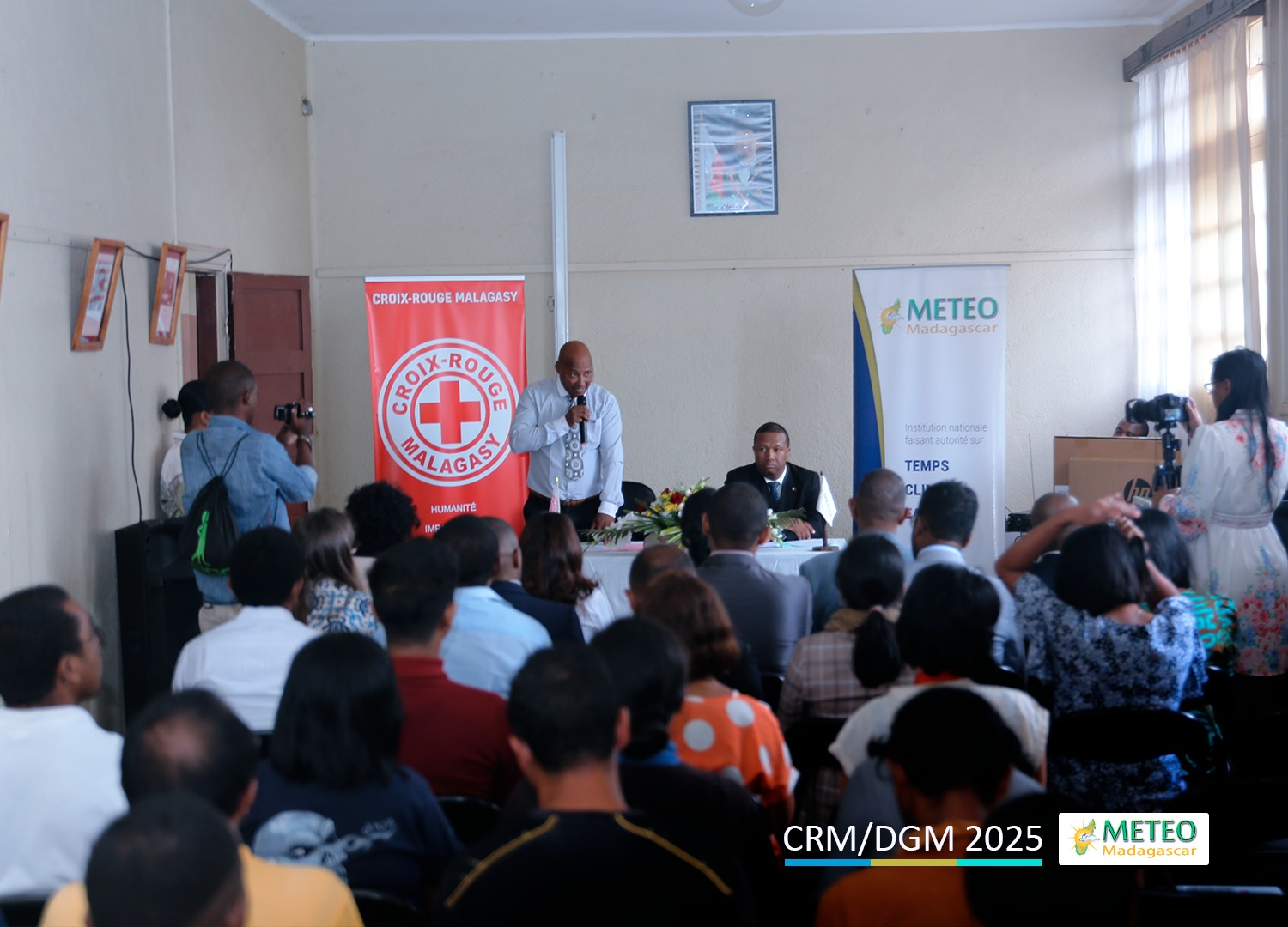 Cérémonie de remise de matériels à la Direction Générale de la Météorologie | Jeudi 13 Mars 205 Cérémonie de remise de matériels à la Direction Générale de la Météorologie | Jeudi 13 Mars 205