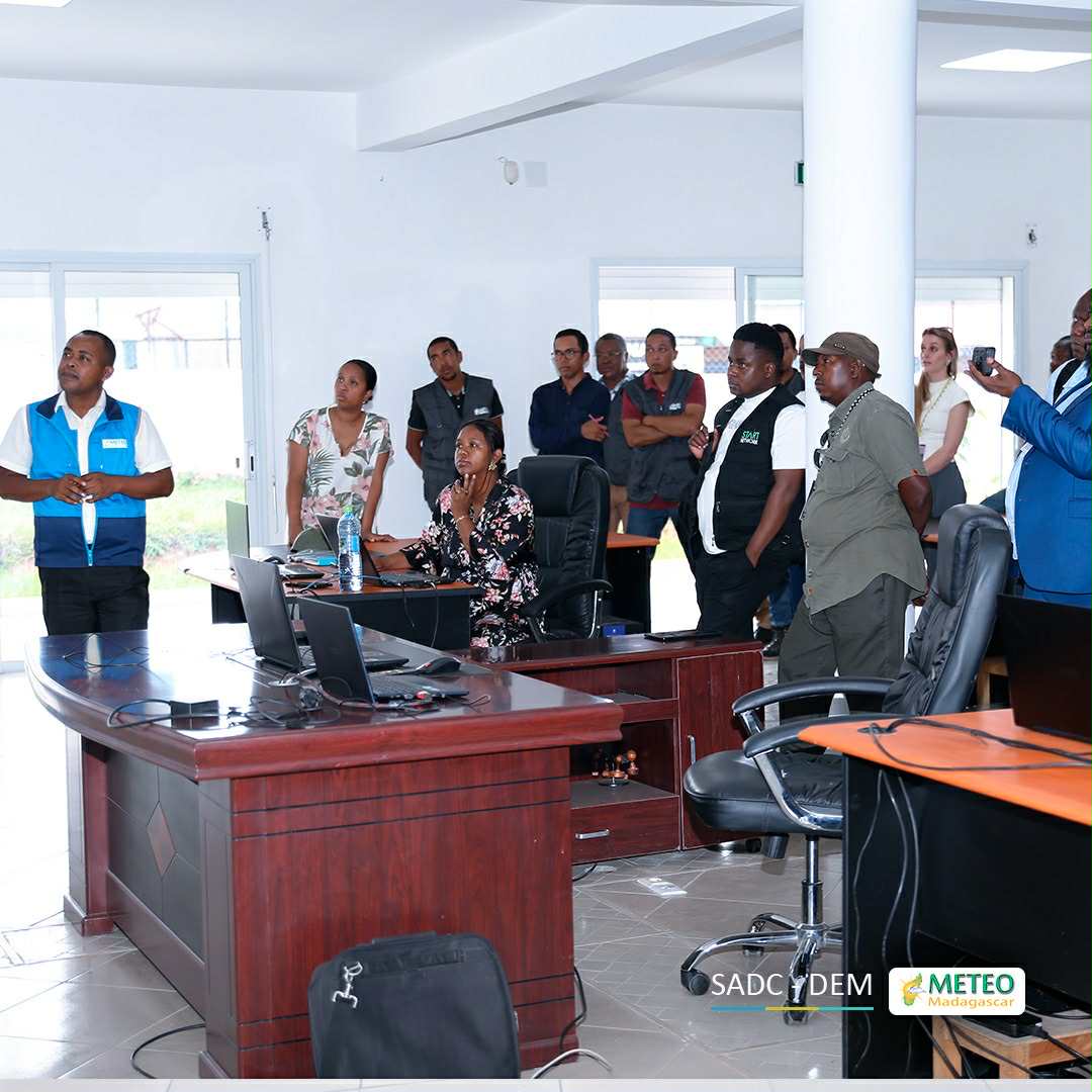 Visite de la délégation des pays membre de la SADC au Centre Opérationnel de Prévisions Hydrométéorologiques, Ampasapito |27 Novembre 2025 Visite de la délégation des pays membre de la SADC au Centre Opérationnel de Prévisions Hydrométéorologiques, Ampasapito |27 Novembre 2025