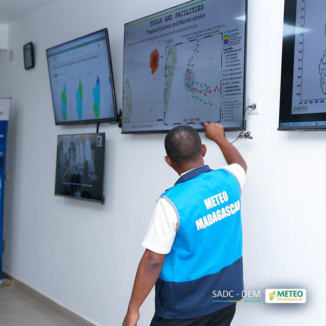 Visite de la délégation des pays membre de la SADC au Centre Opérationnel de Prévisions Hydrométéorologiques, Ampasapito |27 Novembre 2025 Visite de la délégation des pays membre de la SADC au Centre Opérationnel de Prévisions Hydrométéorologiques, Ampasapito |27 Novembre 2025