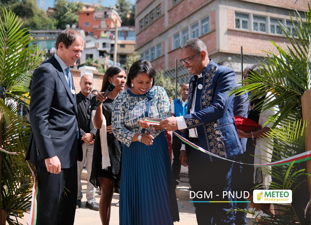 Inauguration officielle du système photovoltaïque du Centre Opérationnel des Prévisions hydrométéorologiques d’Antananarivo | 27 mars 2026 Inauguration officielle du système photovoltaïque du Centre Opérationnel des Prévisions hydrométéorologiques d’Antananarivo | 27 mars 2026