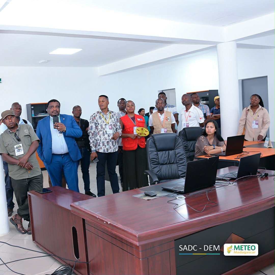 Visite de la délégation des pays membre de la SADC au Centre Opérationnel de Prévisions Hydrométéorologiques, Ampasapito |27 Novembre 2025 Visite de la délégation des pays membre de la SADC au Centre Opérationnel de Prévisions Hydrométéorologiques, Ampasapito |27 Novembre 2025