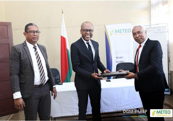 Remise officielle des matériels informatiques aux Services Régionaux de la Météorologie | 19 Novembre 2025