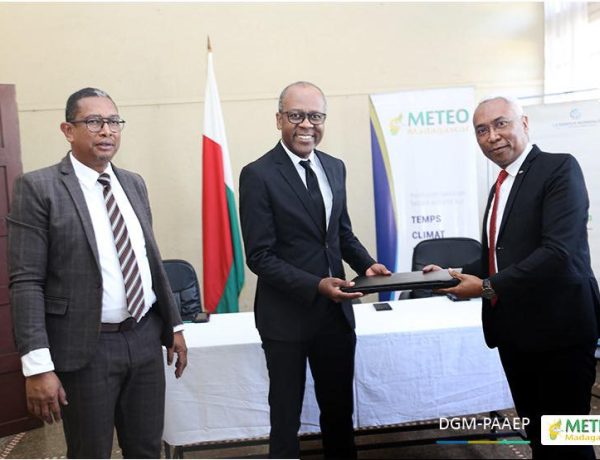 Remise officielle des matériels informatiques aux Services Régionaux de la Météorologie | 19 Novembre 2025