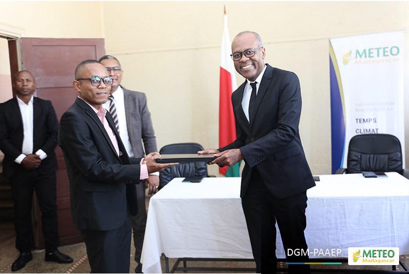 Remise officielle des matériels informatiques aux Services Régionaux de la Météorologie | 19 Novembre 2025